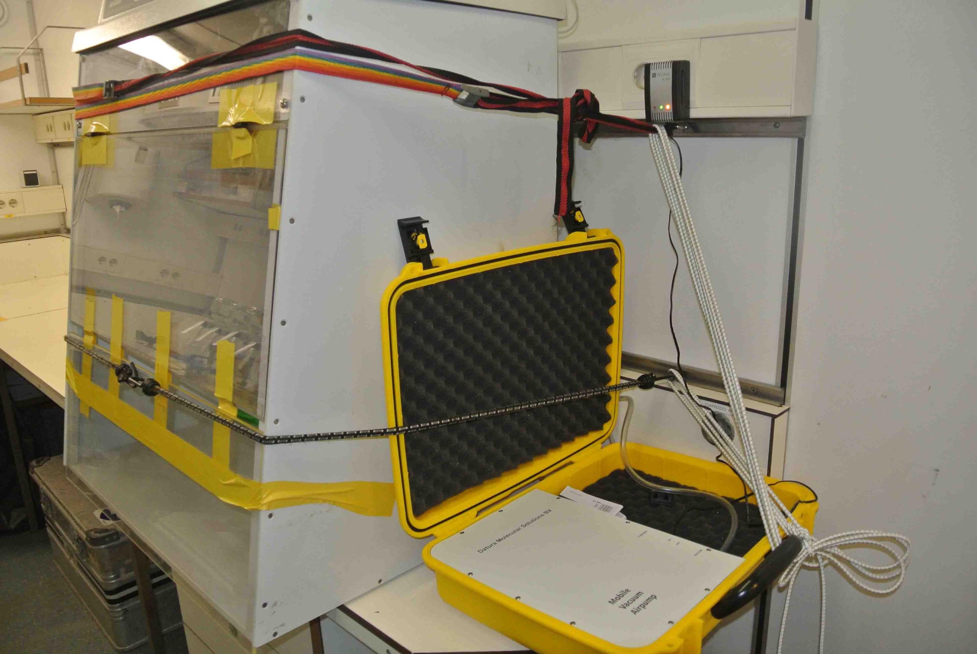 Labratorium op eDNA te bestuderen. Foto: Arjen Speksnijder