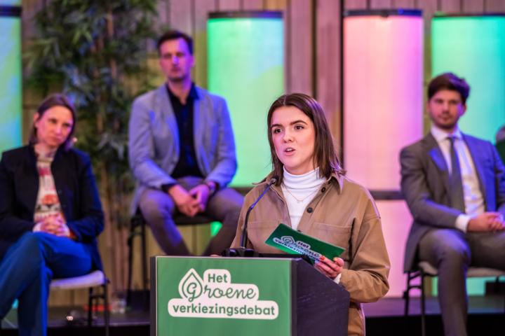 Aniek Moonen introduceert de eerste stelling