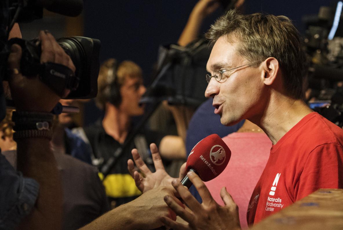 Dr. Anne Schulp is speaking with the press