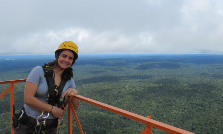 Sylvia Mota de Oliveira in de Amazone