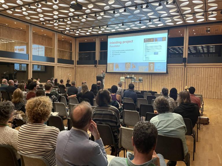 Sander Pieterse geeft een presentatie